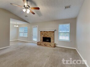 1049 Octavia Ct in Winder, GA - Foto de edificio - Building Photo