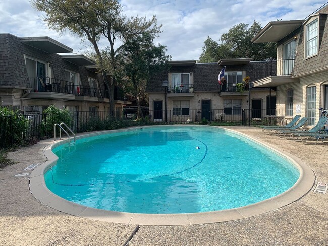 170 De Chantle Road in San Antonio, TX - Building Photo - Interior Photo