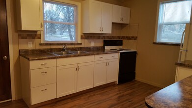 405 Crocker Ave S in Thief River Falls, MN - Building Photo - Building Photo