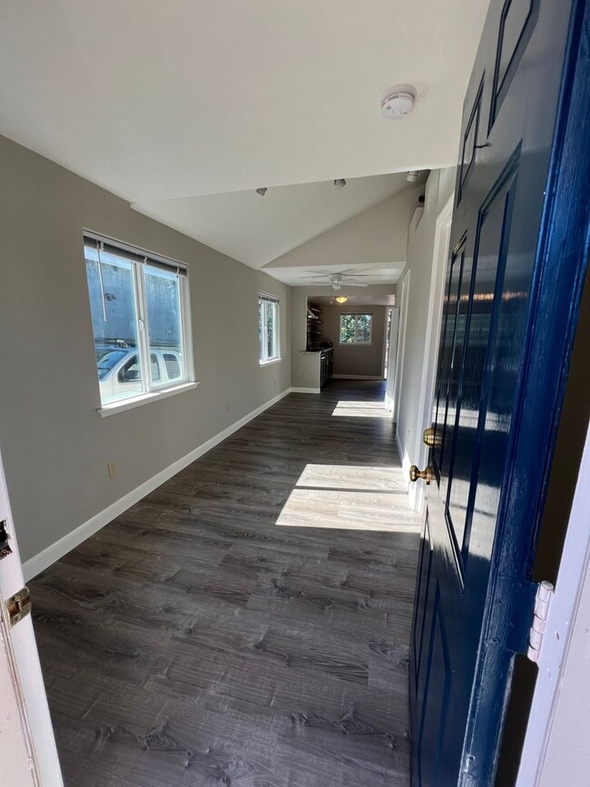 1531 Luxton St in Seaside, CA - Building Photo - Building Photo
