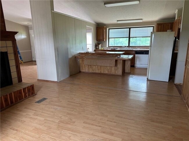 property at 3305 Luza Ln