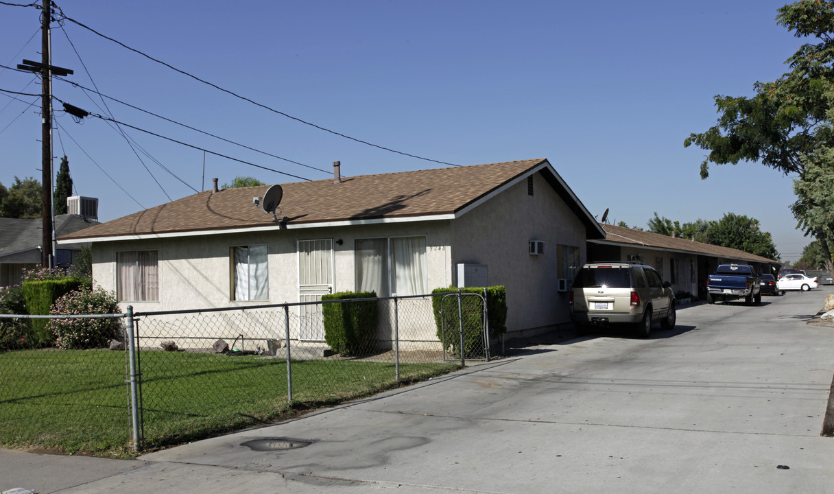 9248 Olive St in Fontana, CA - Foto de edificio