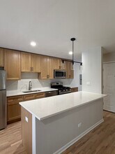 2411 N Kennicott Dr in Arlington Heights, IL - Building Photo - Building Photo