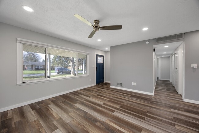 37880 Wendy Lee St in Farmington Hills, MI - Foto de edificio - Building Photo