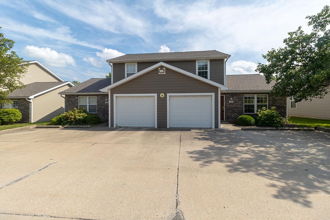 3308 E St Charles Rd in Columbia, MO - Building Photo