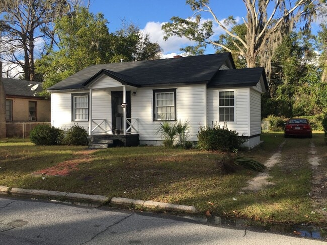 property at 2216 Mississippi Ave