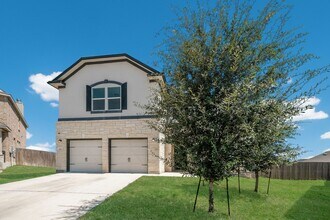 118 Kyle Cove in Universal City, TX - Building Photo - Building Photo