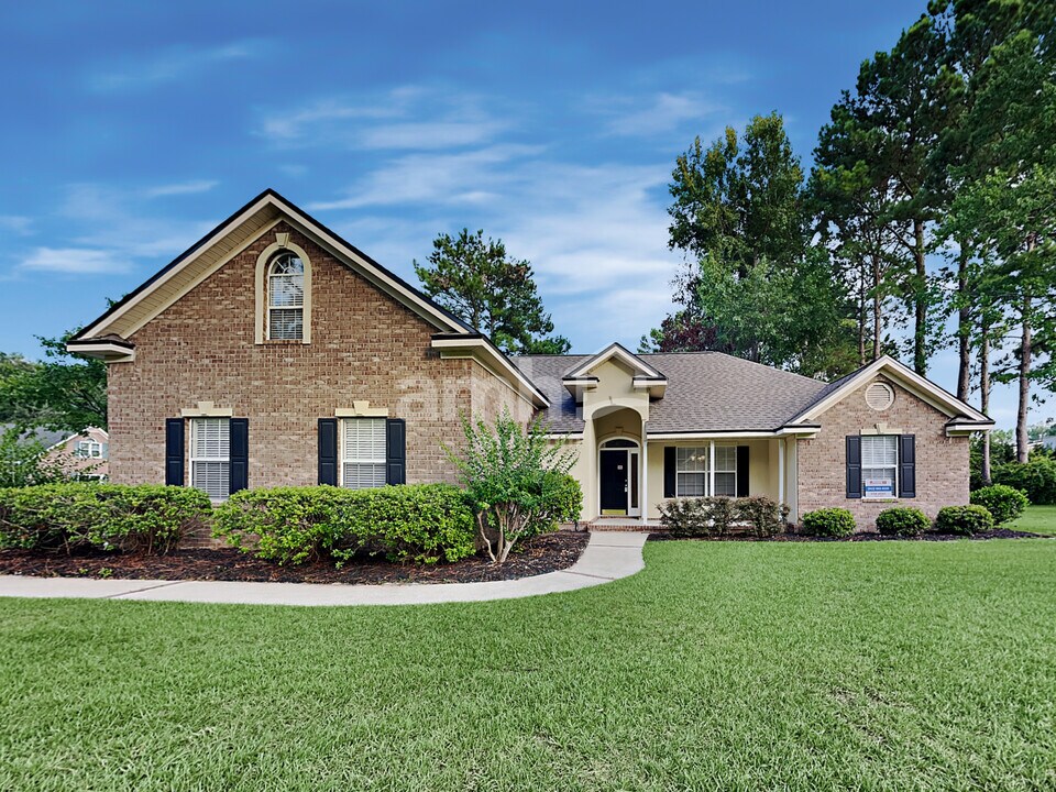 162 Belle Grove Dr in Richmond Hill, GA - Building Photo