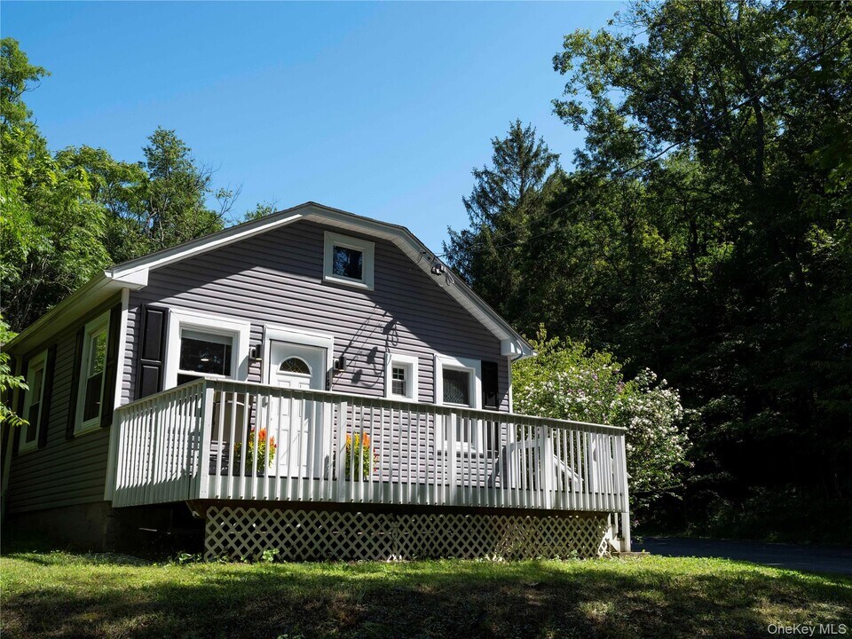 159 Ketchamtown Rd in Wappingers Falls, NY - Building Photo