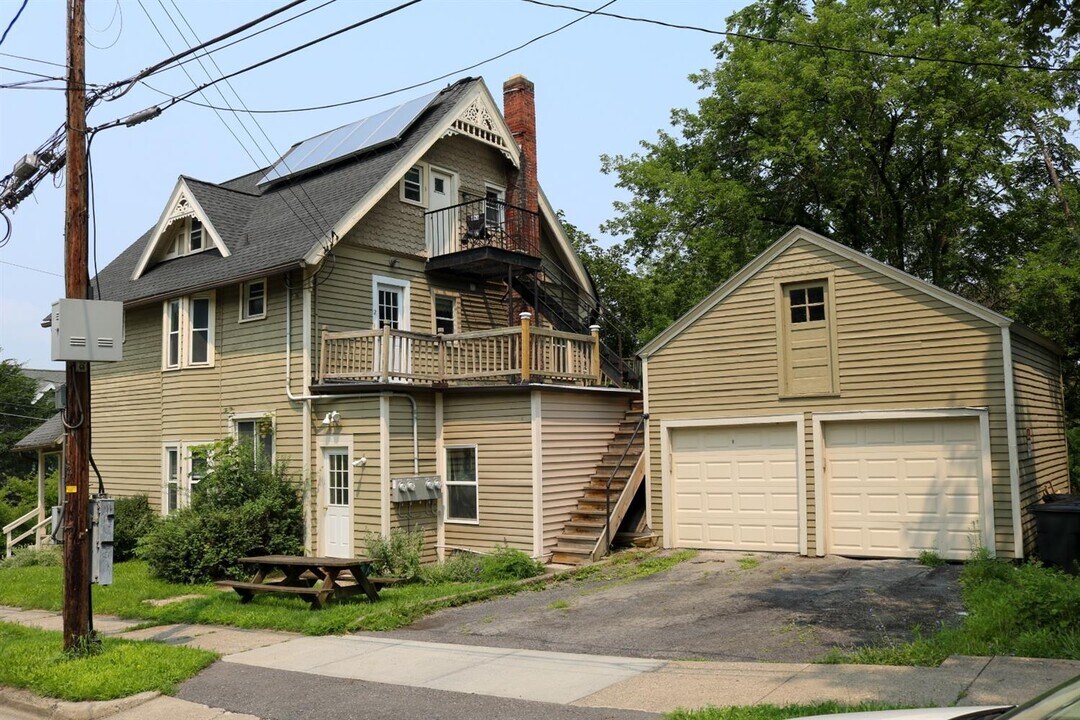 317 S Aurora St in Ithaca, NY - Building Photo