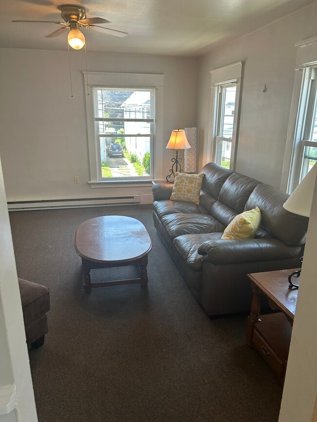 817 Hess Ave, Unit up
