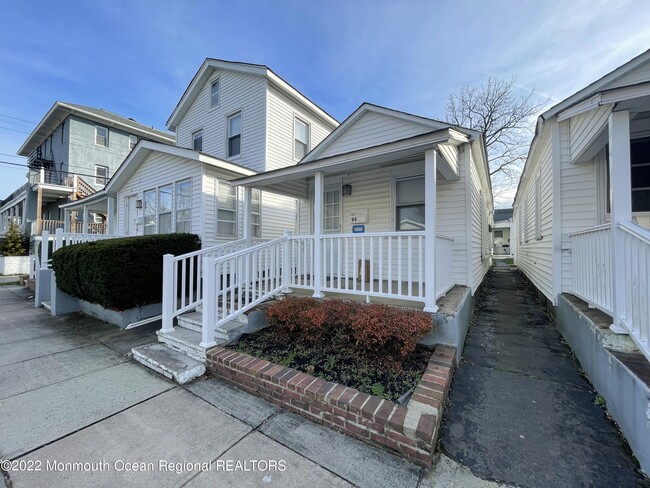 94 Poplar Ave in Deal, NJ - Foto de edificio - Building Photo