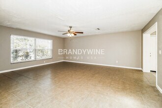 3221 Thistle Hill Dr in Aloma, FL - Building Photo - Building Photo