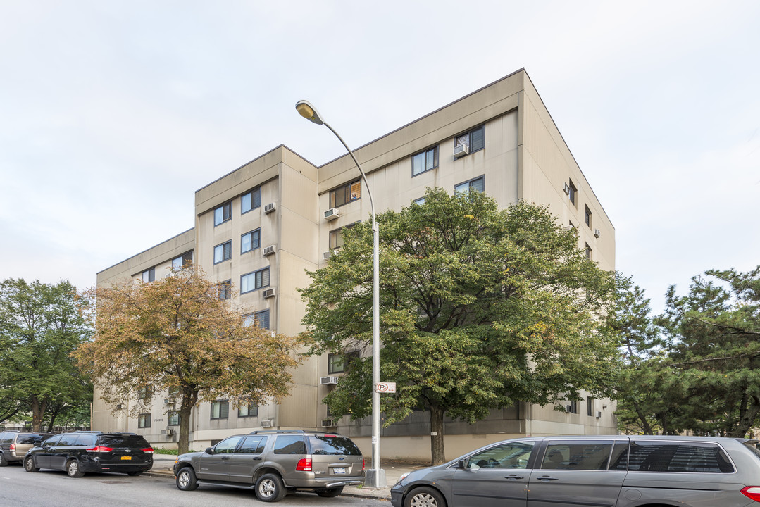 Bedford Gardens in Brooklyn, NY - Foto de edificio