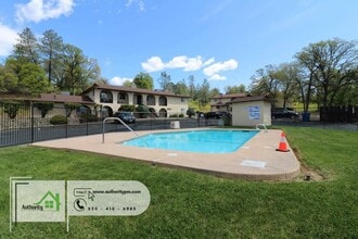 300 Boulder Creek Dr, Redding, CA 96003 in Redding, CA - Foto de edificio - Interior Photo