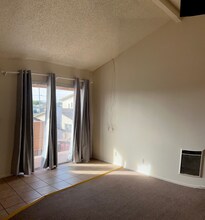 403 N Railroad Ave-Unit -405 N Railroad Ave Studio in Santa Maria, CA - Building Photo - Building Photo