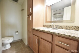 555 E William St, Unit 13c in Ann Arbor, MI - Foto de edificio - Building Photo