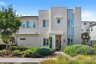 124 Sculpture in Irvine, CA - Building Photo