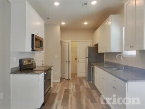 518 Sylvia St in Statesville, NC - Foto de edificio - Building Photo