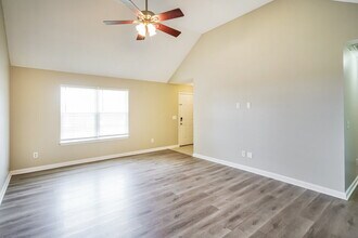 630 Butternut Trce in La Vergne, TN - Foto de edificio - Building Photo