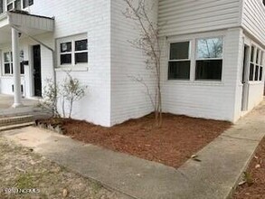 302 W Maple Ave in Aberdeen, NC - Building Photo - Building Photo
