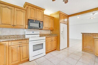 9044 Pine Springs Dr in Boca Raton, FL - Building Photo - Building Photo