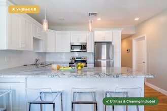 Furnished Private Bedroom in South Boston in Boston, MA - Foto de edificio - Building Photo