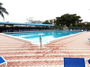 7076 Huntington Ln, Unit 6080 in Delray Beach, FL - Foto de edificio - Building Photo