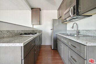 6612 De Longpre Ave in Los Angeles, CA - Building Photo - Building Photo