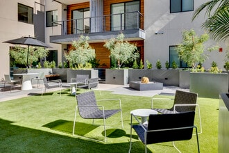 Scottsdale on Main in Scottsdale, AZ - Building Photo - Building Photo