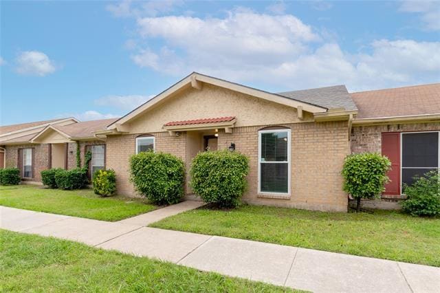 88 E Mountain Creek Dr in Grand Prairie, TX - Building Photo - Building Photo