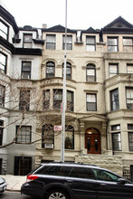 251 W 76th St in New York, NY - Building Photo - Building Photo