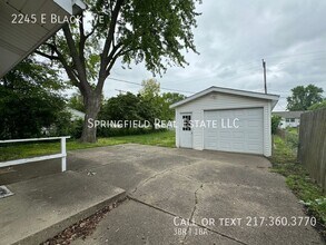 2245 E Black Ave in Springfield, IL - Building Photo - Building Photo