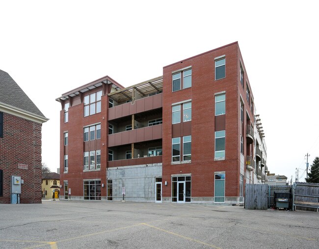 Ravenna in Shorewood, WI - Foto de edificio - Building Photo