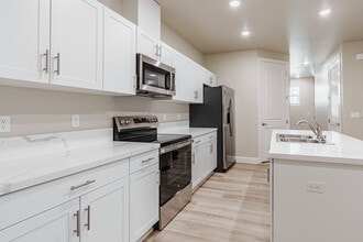 The Reserve at Ritchie Ranch in Visalia, CA - Building Photo - Interior Photo