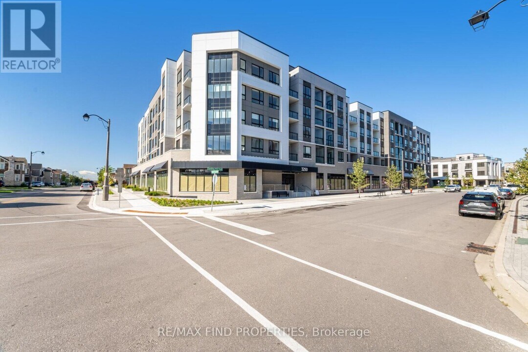 3250 Carding Mill Trail in Oakville, ON - Building Photo