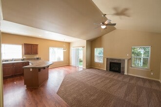 21234 Capella Pl in Bend, OR - Building Photo - Building Photo