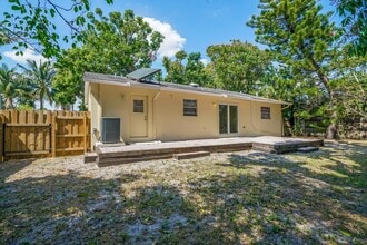 3800 Calvin Ave in West Palm Beach, FL - Foto de edificio - Building Photo