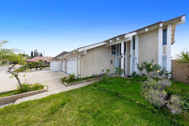 16661 Parlay Cir in Huntington Beach, CA - Building Photo - Building Photo
