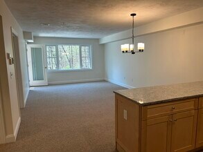 28 Green Leaves Dr, Unit 811 in Amherst, MA - Building Photo - Building Photo