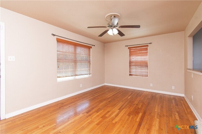 property at 2116 W Avenue D