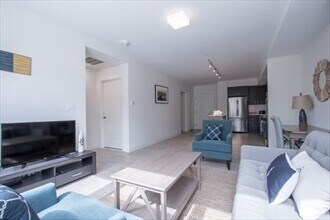 910 Beacon St, Unit 408L in Boston, MA - Foto de edificio - Building Photo