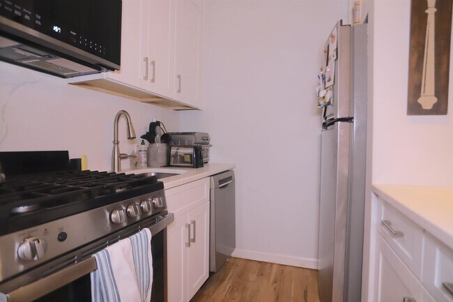 155 14th St in Hoboken, NJ - Building Photo - Building Photo