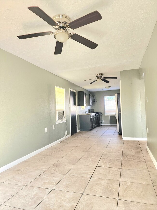 3117 Christie St in Houston, TX - Building Photo - Building Photo