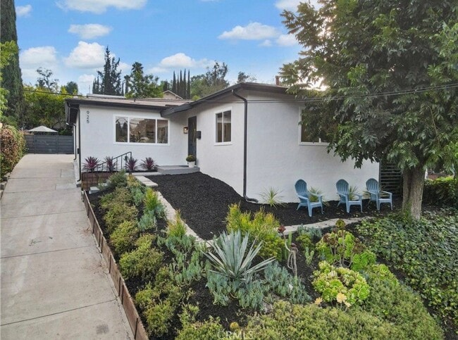 property at 925 El Paso Dr