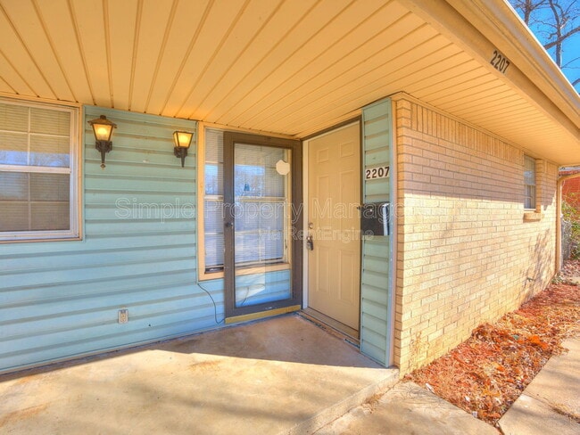 2207 Donna Dr in Norman, OK - Building Photo - Building Photo