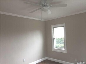 26 W Pine St in Islip, NY - Building Photo - Building Photo