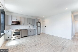 430 W Jefferson St in Philadelphia, PA - Building Photo - Building Photo