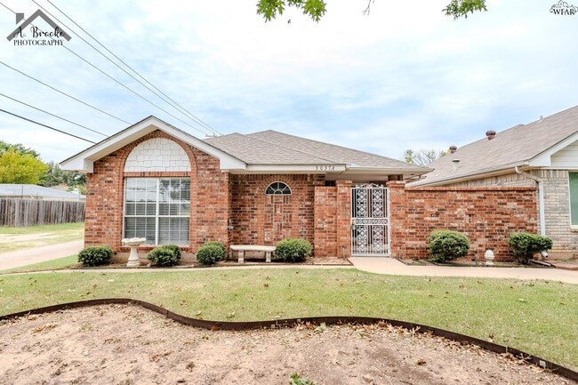 property at 3037 Cunningham Dr