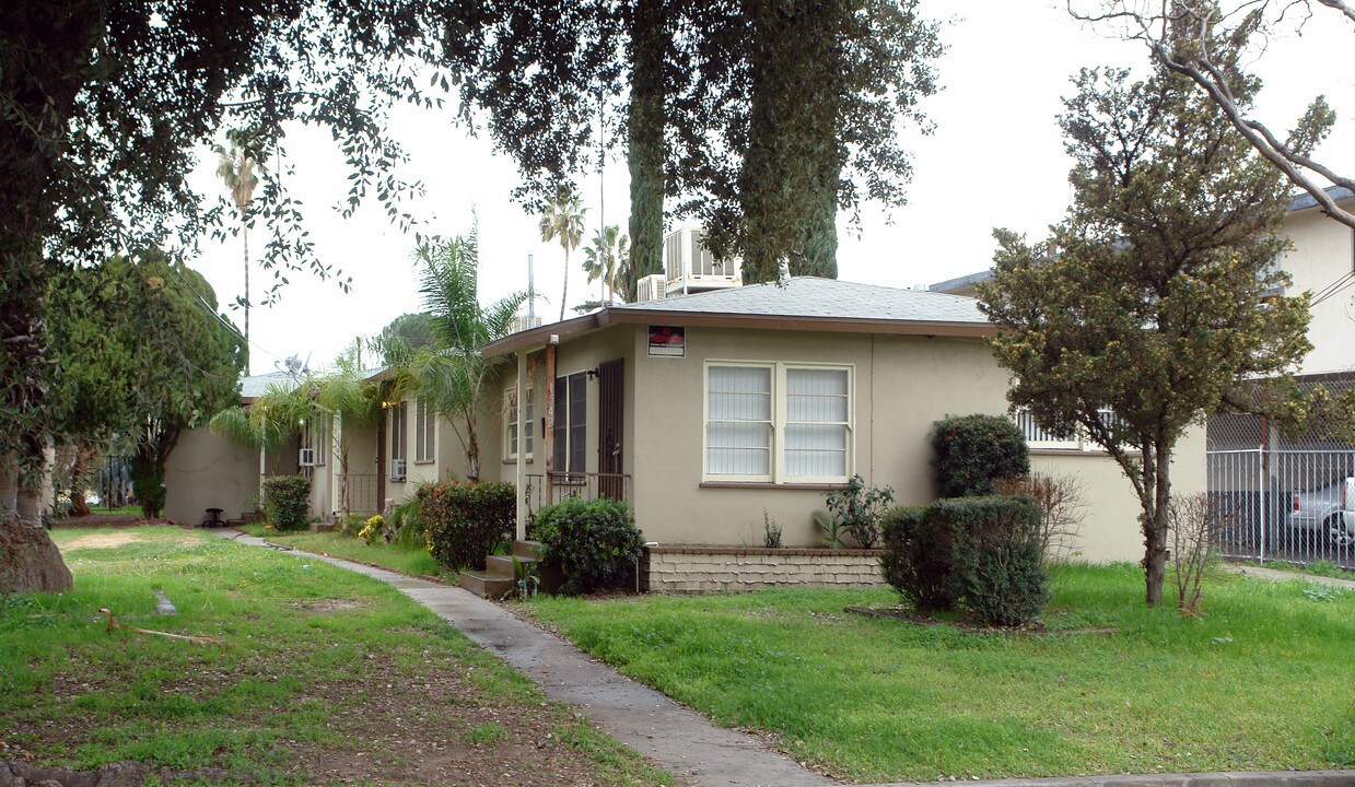 1532-1543 N Sepulveda Ave in San Bernardino, CA - Foto de edificio